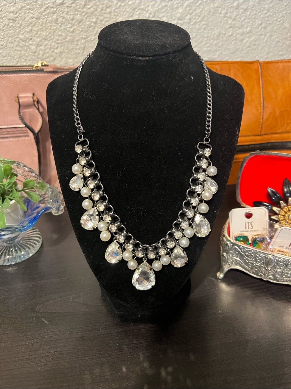 Elegant Crystal and Pearl Statement Necklace in Silver-Tone